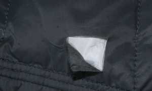 Что делать, если порвалась куртка или пуховик из полиэстера или плащевки, как незаметно заклеить дырку или порез?