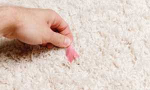 Что делать, если к ковру прилипла жвачка, как убрать ее в домашних условиях?