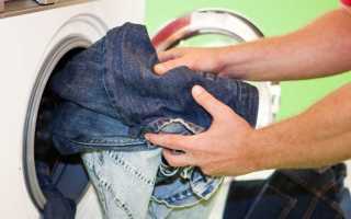 Как правильно постирать джинсы вручную или в стиральной машине-автомате, чтобы они не потеряли цвет?