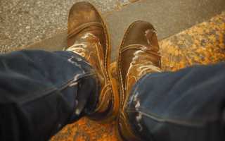 Как в домашних условиях вывести соль от реагента с обуви из замши, кожи или ткани, почистить и убрать разводы?