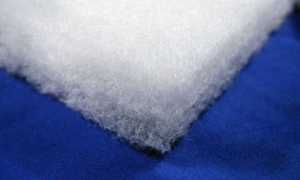 Наполнитель для мебели и подушек и утеплитель для одежды холлофайбер: теплый ли это материал, каковы его качества?