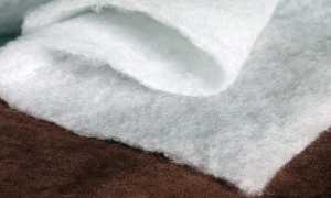 Утеплитель для верхней одежды изософт: что это такое, каковы свойства наполнителя, на какую температуру он рассчитан?