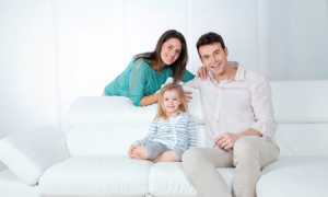 Как в домашних условиях почистить светлый кожаный диван: средства для чистки и правила ухода