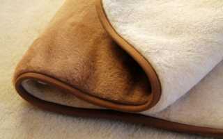 Как стирать одеяло из верблюжьей и овечьей шерсти вручную и в стиральной машине, можно ли это делать?