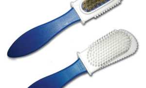 Как пользоваться резиновой щеткой для чистки обуви из замши или нубука?