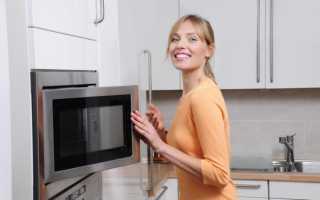 Как отстирать и отбелить грязные кухонные полотенца с помощью микроволновки?