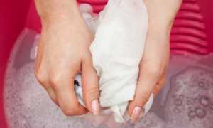 Как отстирать белые или светлые носки от грязи и черной подошвы в домашних условиях руками или в стиральной машинке?